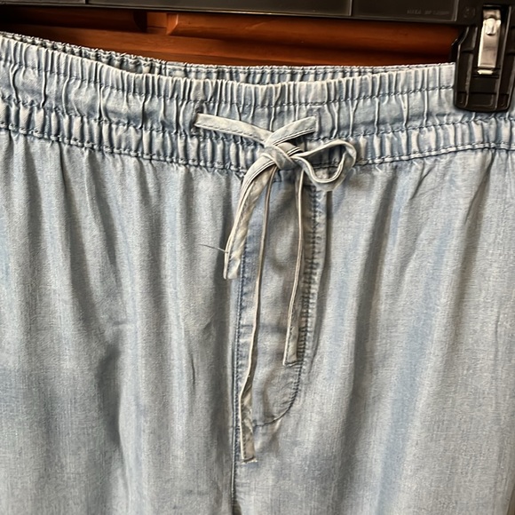 Drawstring pants - Picture 2 of 3